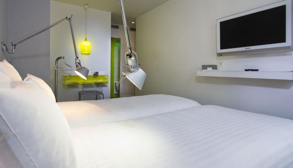 Color Design Hotel Room Type - Standard Twin Room