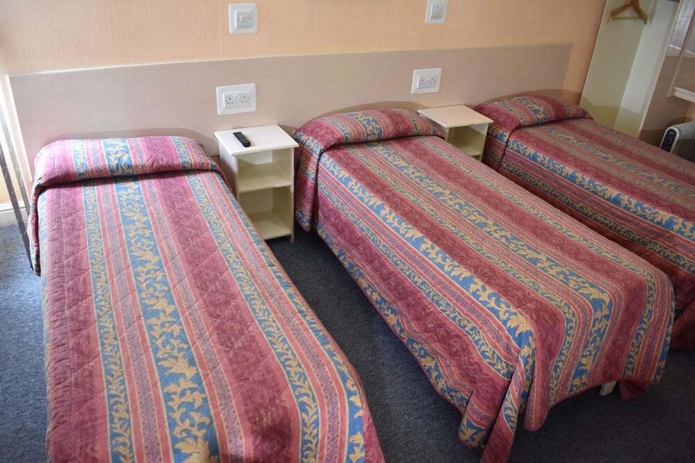 MacDonald Room Type - Triple Room, Shared Bathroom