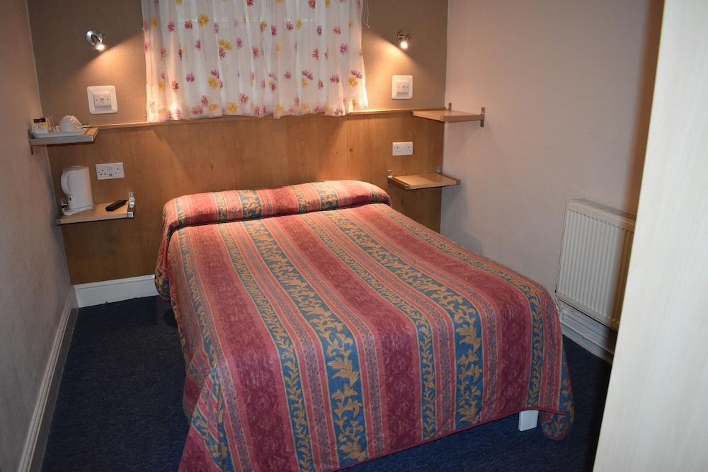 MacDonald Room Type - Double Room, Shared Bathroom
