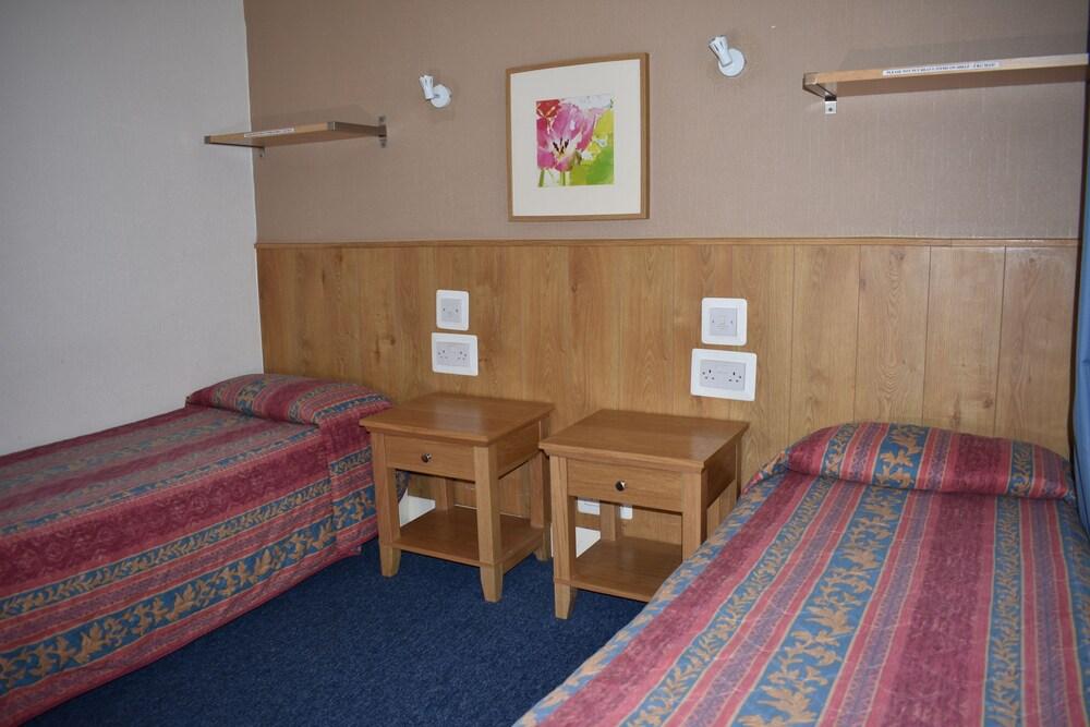 MacDonald Room Type - Basic Twin Room, Shared Bathroom