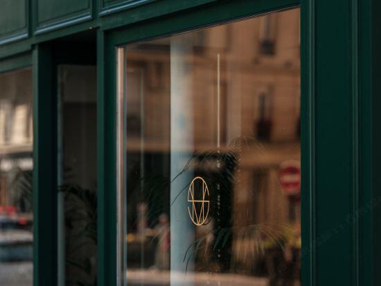 Seven Hotel Paris - Tap to explore photos