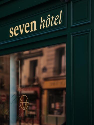 Seven Hotel Paris - Tap to explore photos