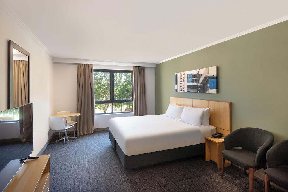 Mercure Sydney Macquarie Park Room Type - Superior Accessible King Room