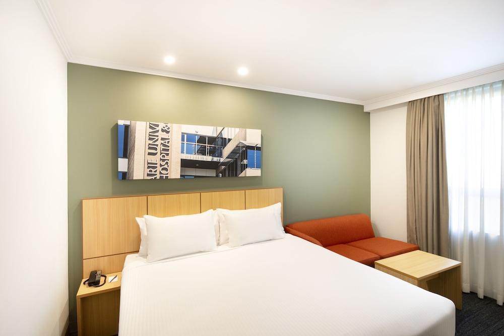 Mercure Sydney Macquarie Park Room Type - Standard Room, 1 Queen Bed