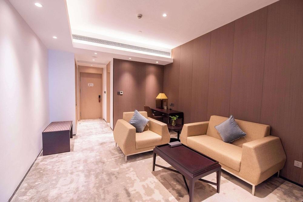 Ramada Plaza Sino Bay Shanghai - Tap to explore photos