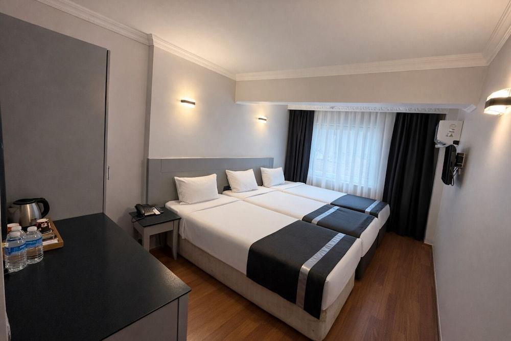 Peak Star Hotel Room Type - Standard Triple Room