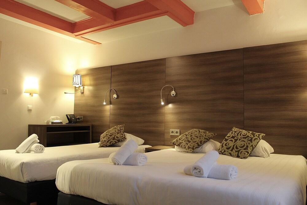 ITC Hotel Room Type - Standard Triple Room, 3 Twin Beds