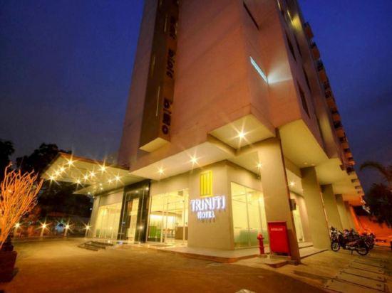 Triniti Hotel Jakarta - Tap to explore photos
