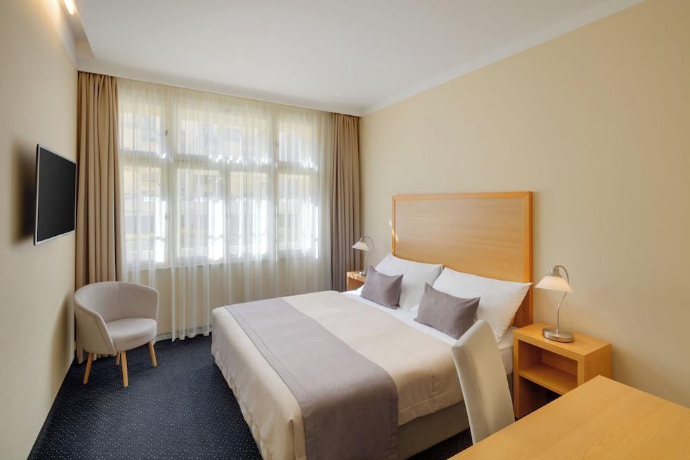 Hotel Clement Room Type - Standard Double or Twin Room Hotel Clement Room Type - Standard Double or Twin Room