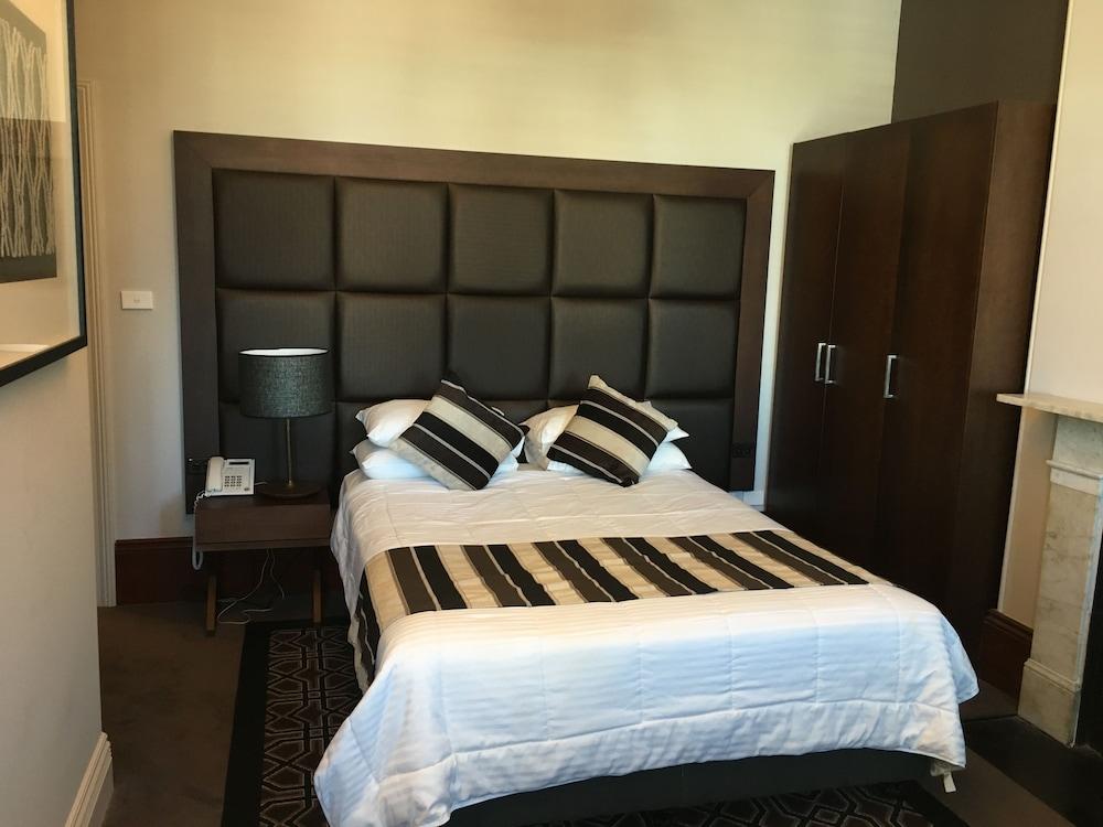 Avonmore on the Park Boutique Hotel Room Type - Luxury Suite, 1 Queen Bed, Balcony