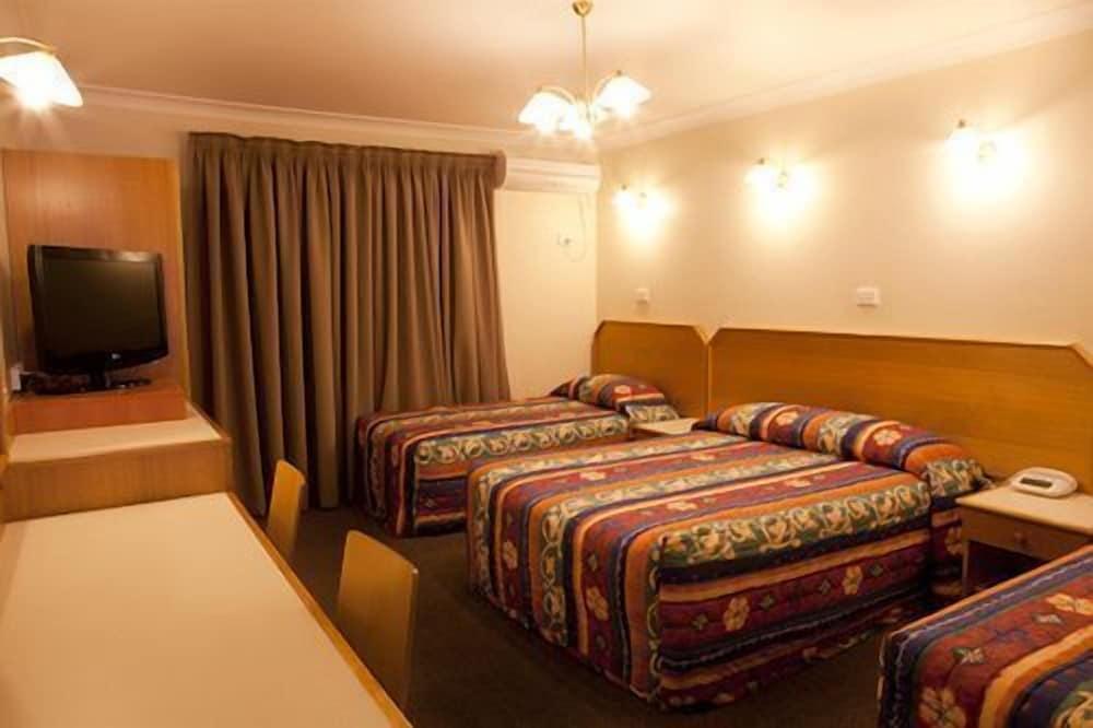 Narellan Motor Inn Room Type - Family Room