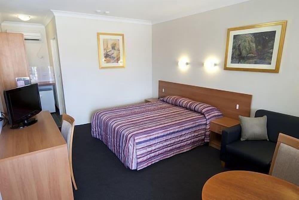 Narellan Motor Inn Room Type - Deluxe Double Room, 1 Double Bed
