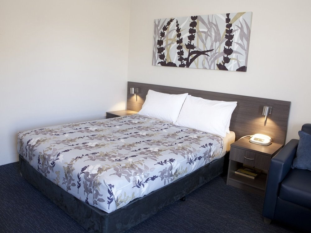 Narellan Motor Inn Room Type - Deluxe Queen Room
