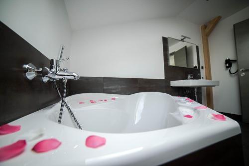 Hotel Herrmes Room Type - Deluxe Double Room with Bath