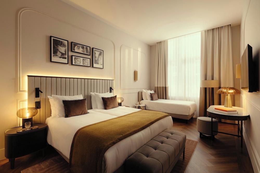 The Manor Amsterdam Room Type - Superior Room (3 Single Beds) The Manor Amsterdam Room Type - Superior Room (3 Single Beds)