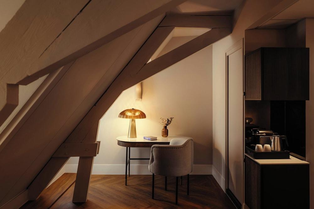 The Manor Amsterdam Room Type - Junior Suite, 1 King Bed with Sofa bed