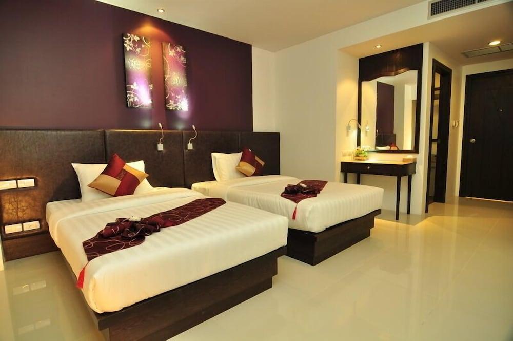 The BluEco Hotel Room Type - Deluxe Double or Twin Room