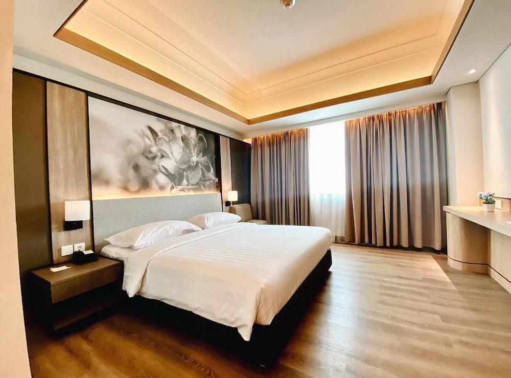 Hotel Orchardz Jayakarta Room Type - Deluxe Room (King)