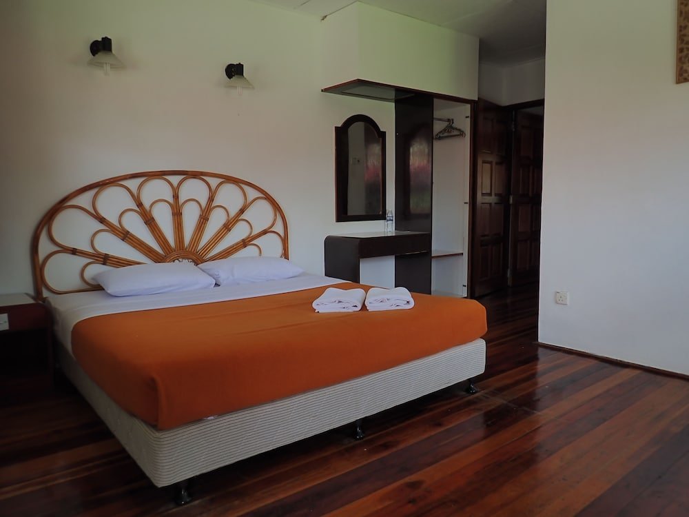 Lemonia Holiday Resort - Tap to explore photos