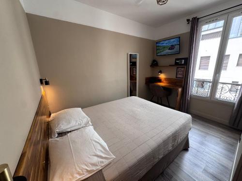 Hotel Angleterre - Tap to explore photos