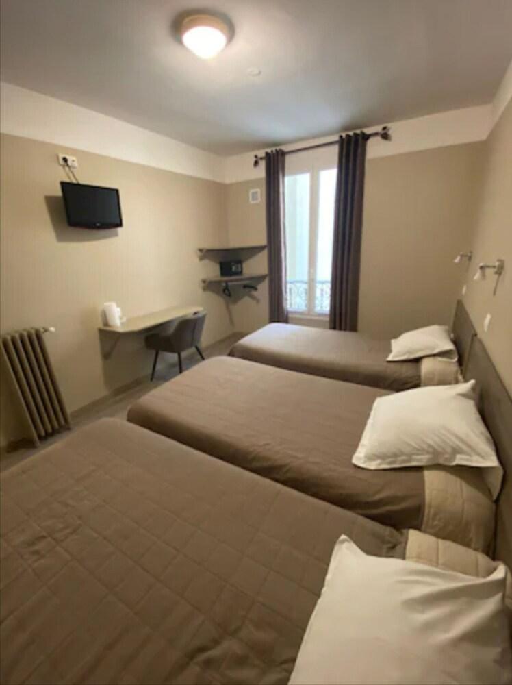 Hotel Angleterre Room Type - Quadruple Room Hotel Angleterre Room Type - Quadruple Room