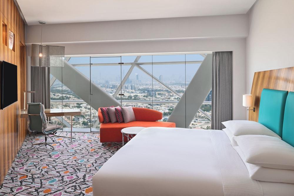 ANDAZ CAPITAL GATE ABU DHABI, BY HYATT Room Type - 1 KING BED DELUXE