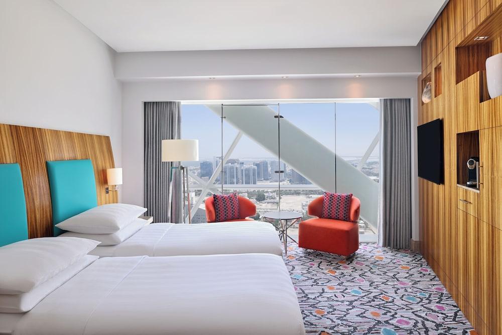 ANDAZ CAPITAL GATE ABU DHABI, BY HYATT Room Type - 2 Twin Beds Deluxe