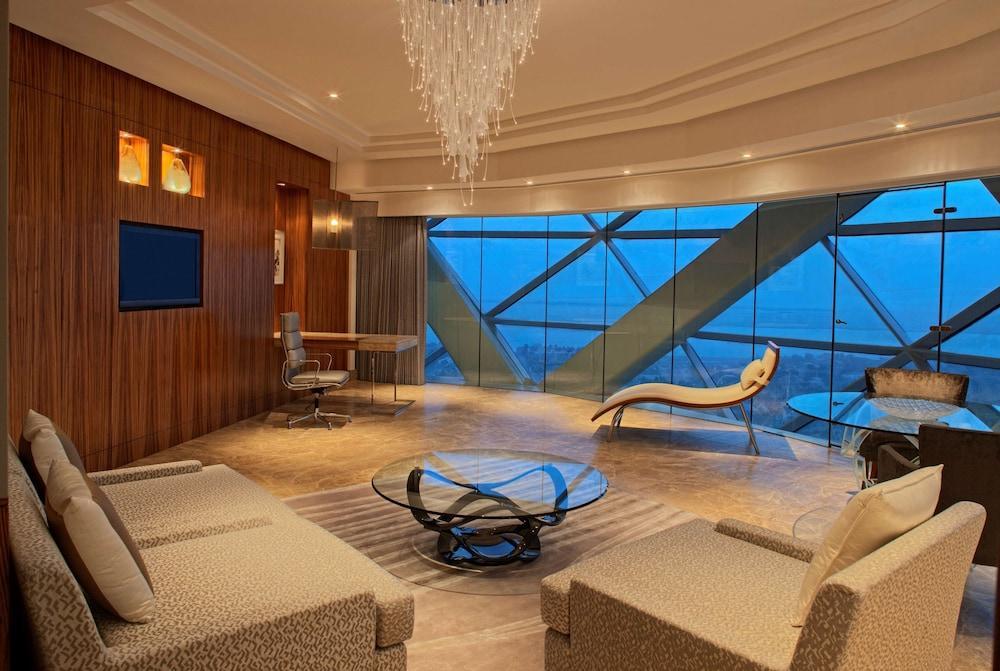 ANDAZ CAPITAL GATE ABU DHABI, BY HYATT Room Type - 2 BEDROOM EXECUTIVE SUITE