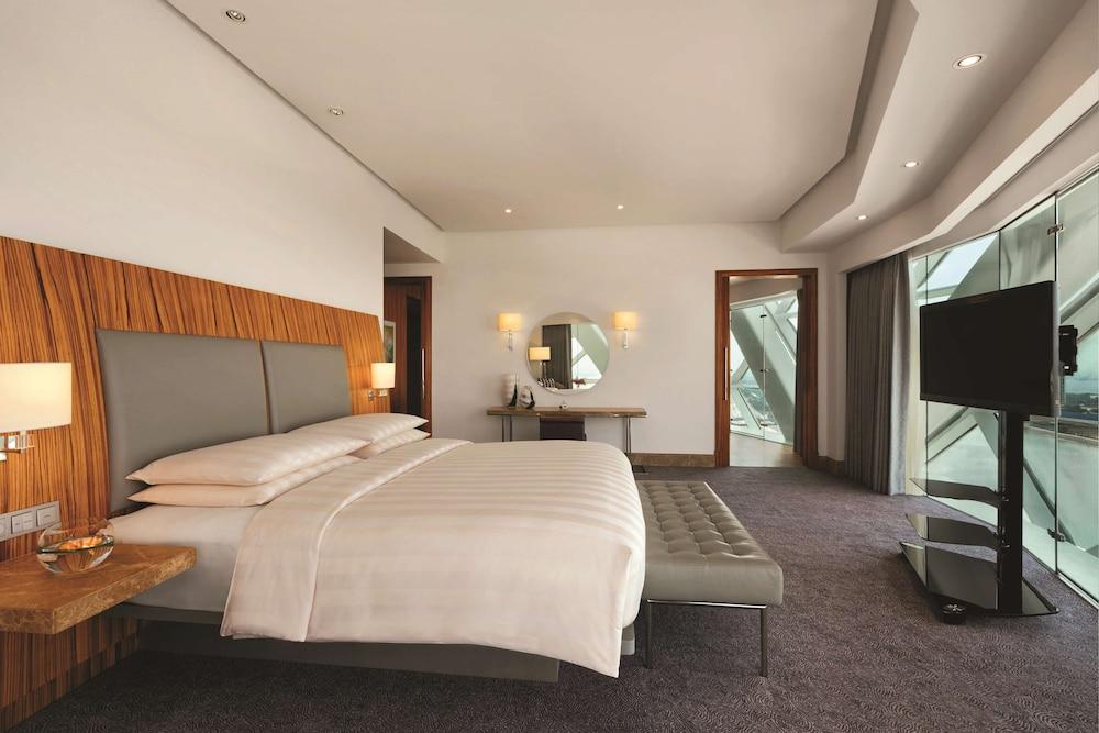 ANDAZ CAPITAL GATE ABU DHABI, BY HYATT - Tap to explore photos