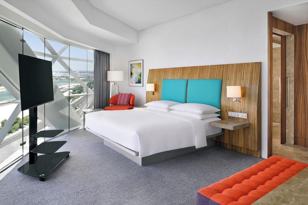 ANDAZ CAPITAL GATE ABU DHABI, BY HYATT Room Type - EXECUTIVE SUITE