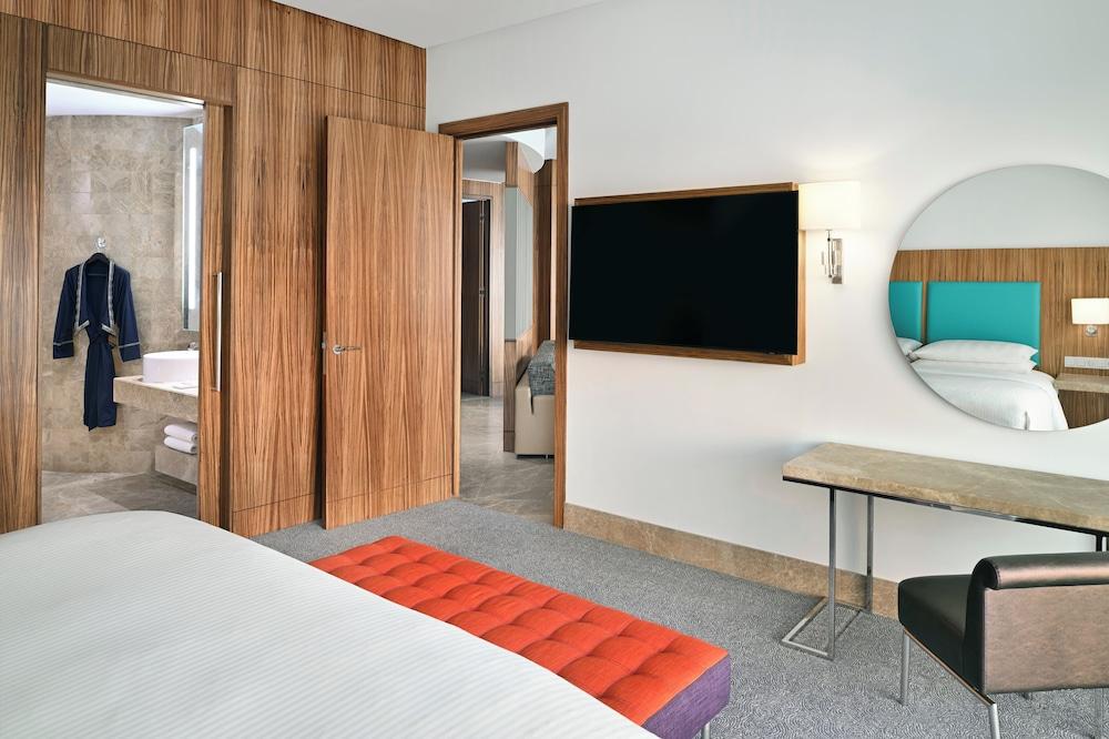 ANDAZ CAPITAL GATE ABU DHABI, BY HYATT Room Type - DIPLOMAT SUITE