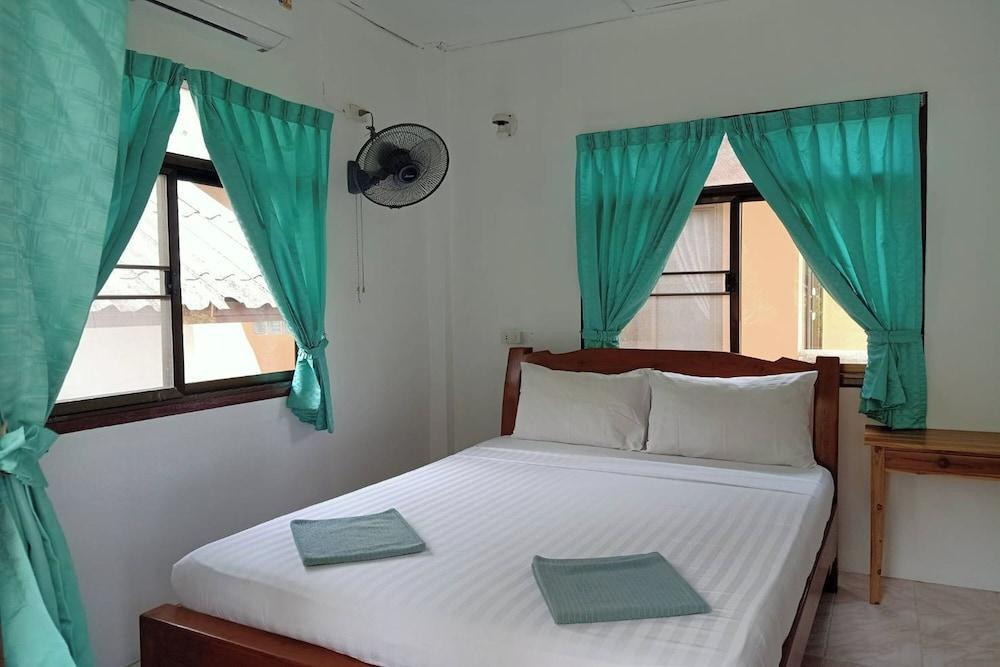 Palm Point Village Room Type - Seaside Bungalow Queen Bed