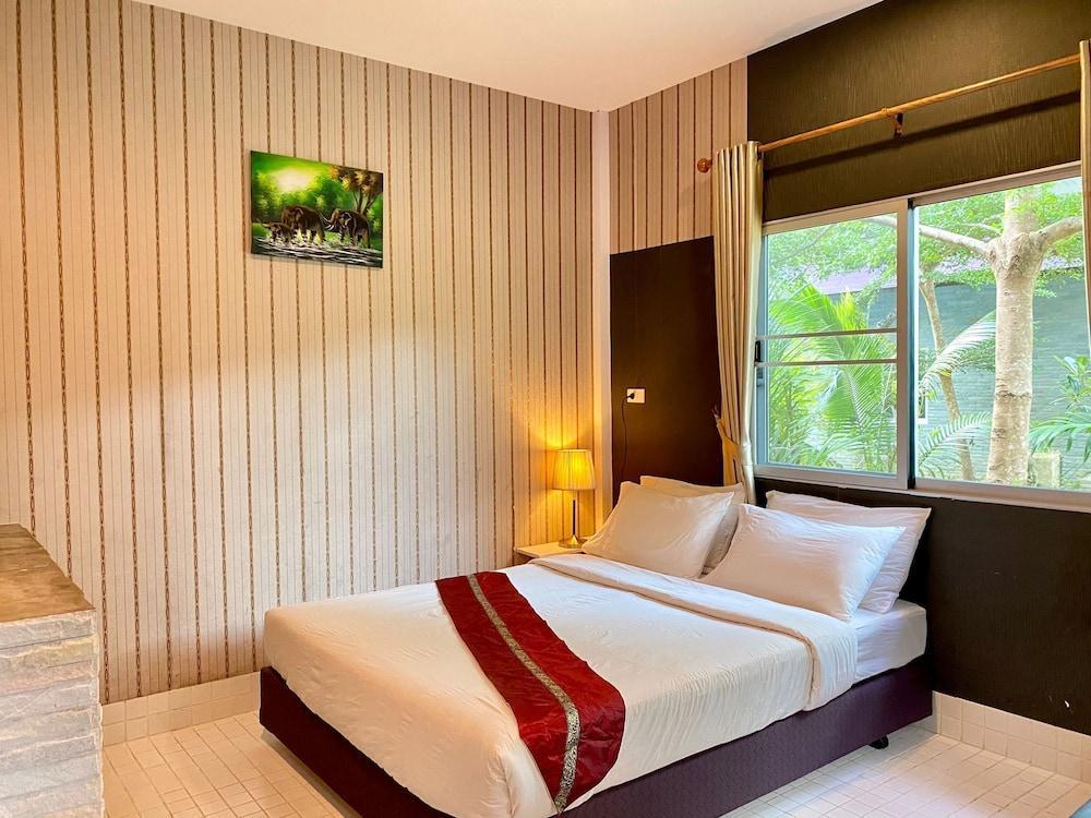 Canal Resort Room Type - Standard Air Con