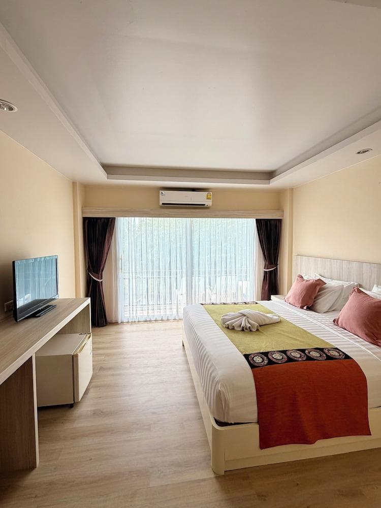 MM Hill Hotel Room Type - Superior Room