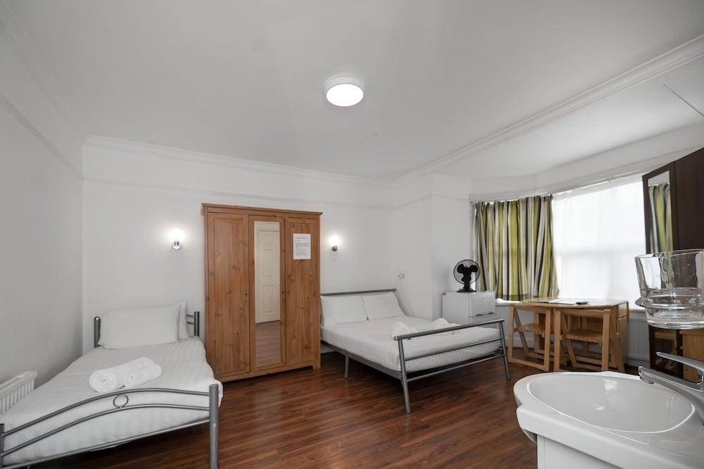 Flexistay Norbury Aparthotel Room Type - Family Room, Private Bathroom Flexistay Norbury Aparthotel Room Type - Family Room, Private Bathroom
