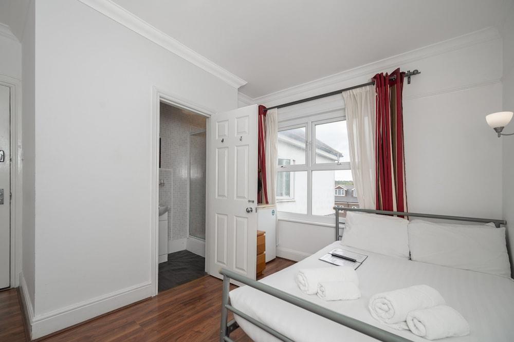 Flexistay Norbury Aparthotel Room Type - Double Room, Private Bathroom