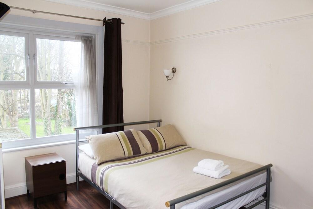 Flexistay Norbury Aparthotel - Tap to explore photos
