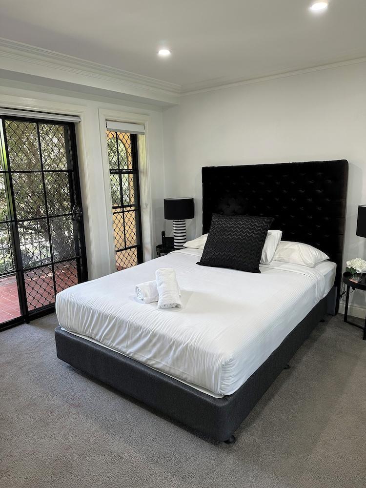 Airport Hotel Sydney Room Type - Two-Bedroom Apartment Airport Hotel Sydney Room Type - Two-Bedroom Apartment