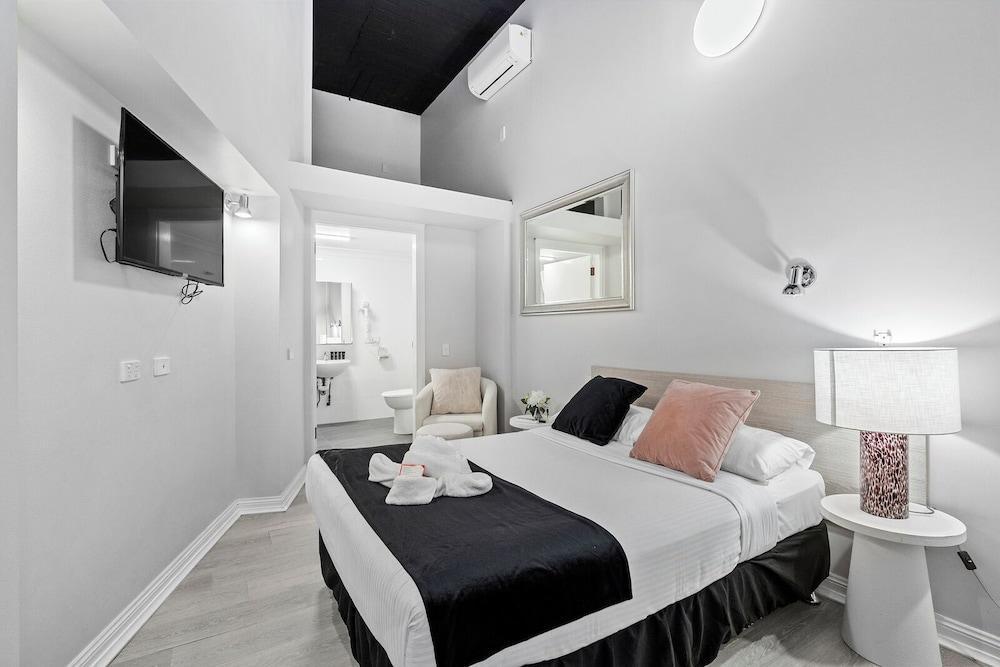 Airport Hotel Sydney Room Type - Deluxe Double Ensuite