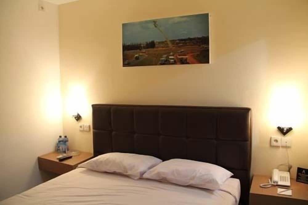 Antoni Hotel Room Type - Standard Room