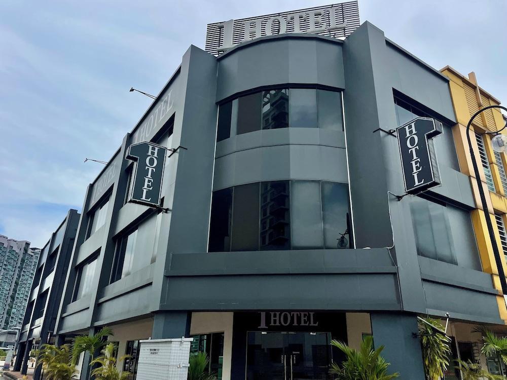 1 Hotel Kuchai Lama - Tap to explore photos