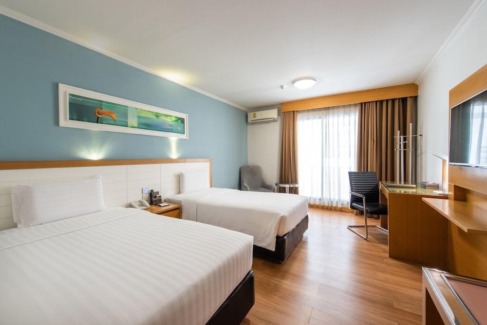 Maple Hotel Room Type - Superior Triple Room