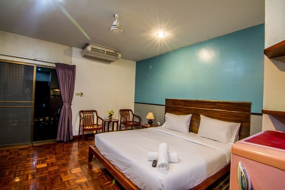 Sutus Court 4 Room Type - Double Room, Balcony