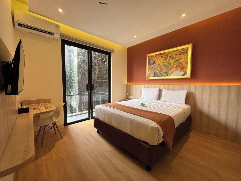 D'Bamboo Suites Room Type - Executive Double Room, 1 Queen Bed, Balcony