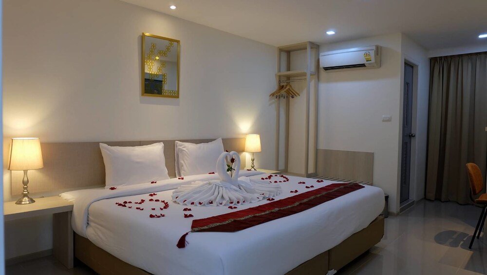 Baron Residence Bangkok Room Type - Superior B