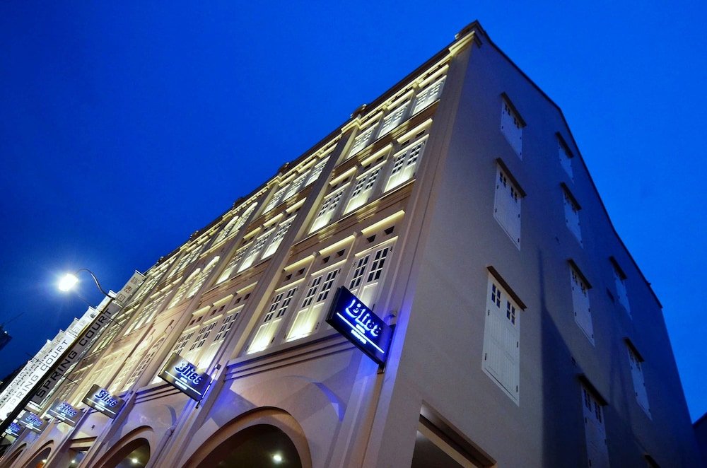 Bliss Hotel Singapore - Tap to explore photos