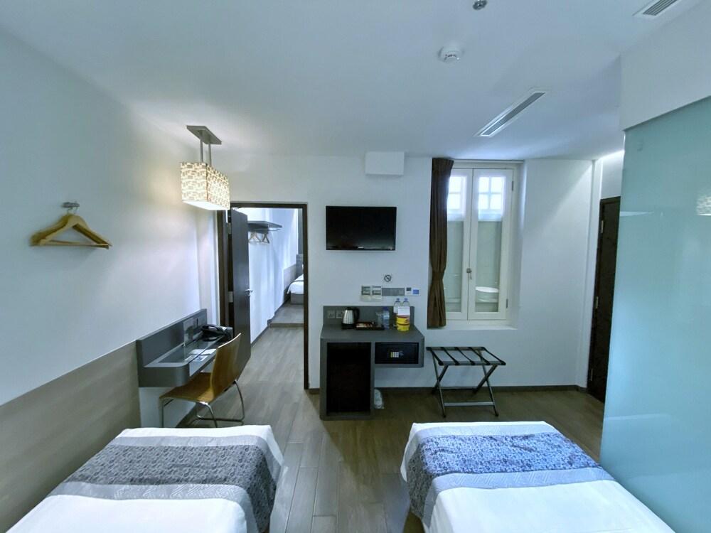 Bliss Hotel Singapore Room Type - Family Quad