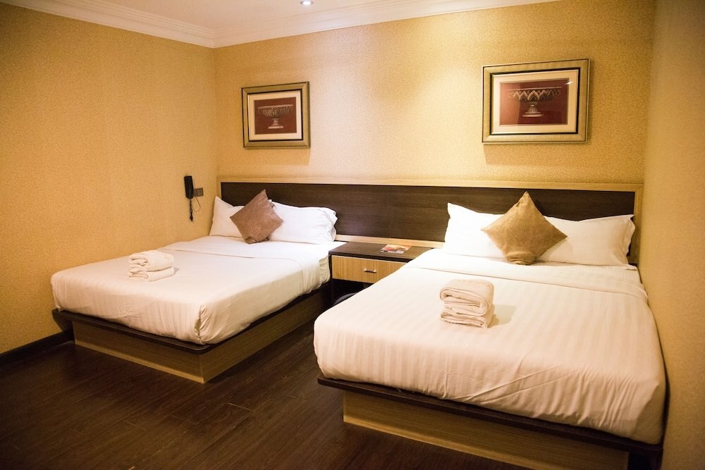 Valenza Hotel & Cafe Room Type - Family Suite, 2 Queen Beds, No Windows