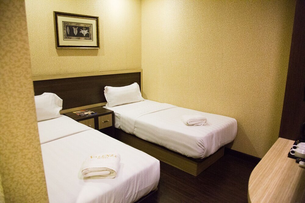 Valenza Hotel & Cafe Room Type - Deluxe Twin Room, No Windows