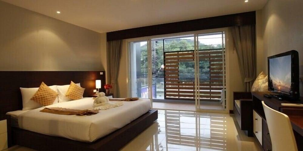 Nize Hotel Room Type - Deluxe Room, 1 Double or 2 Twin Beds, Non Smoking, Bathtub Nize Hotel Room Type - Deluxe Room, 1 Double or 2 Twin Beds, Non Smoking, Bathtub